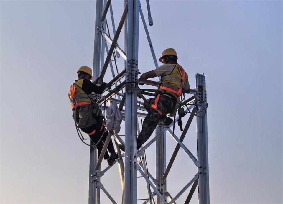 雄商高鐵“四電”工程國慶建設(shè)忙，專業(yè)施工譜寫鐵路新篇章